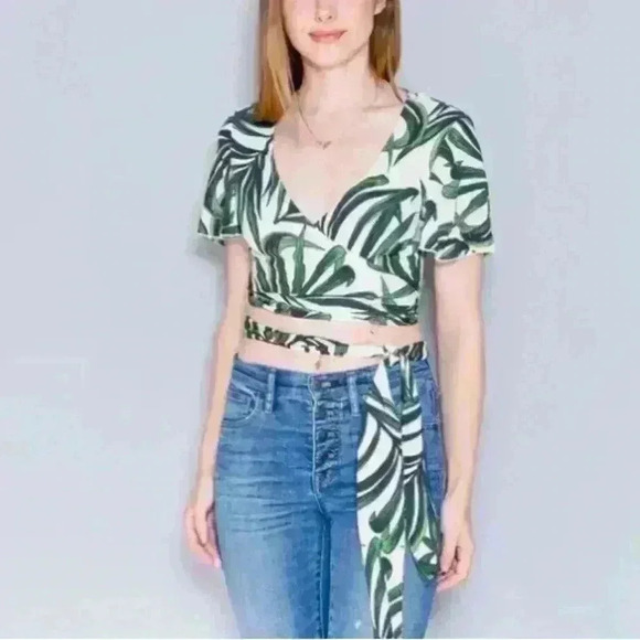 Show Me Your MuMu Tops - NWT SHOW ME YOUR MUMU Wilson Tie Crop Top in Palm Print Size X-Small